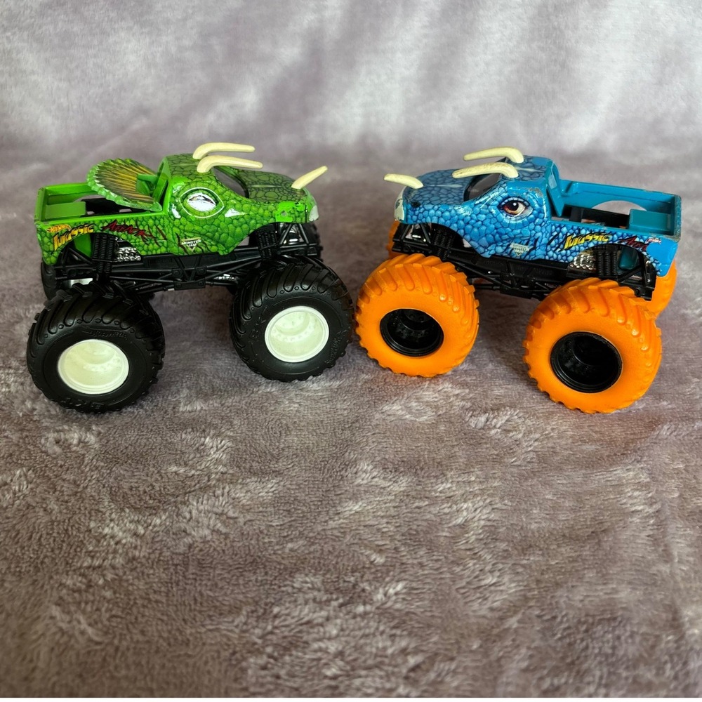Hot Wheels Monster Jam Jurassic Attack Dinosaur Monster Truck Set Green Blue